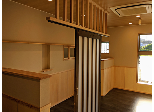 �����H����̗l�q